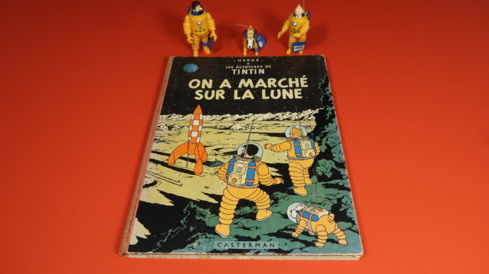 Libro vintage "Les Aventures de Tintin" di Hergé + 3 personaggi - immagine 12