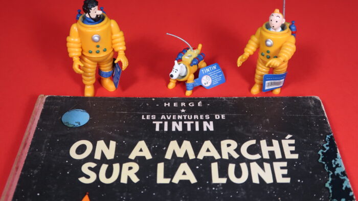 Libro vintage "Les Aventures de Tintin" di Hergé + 3 personaggi - immagine 2