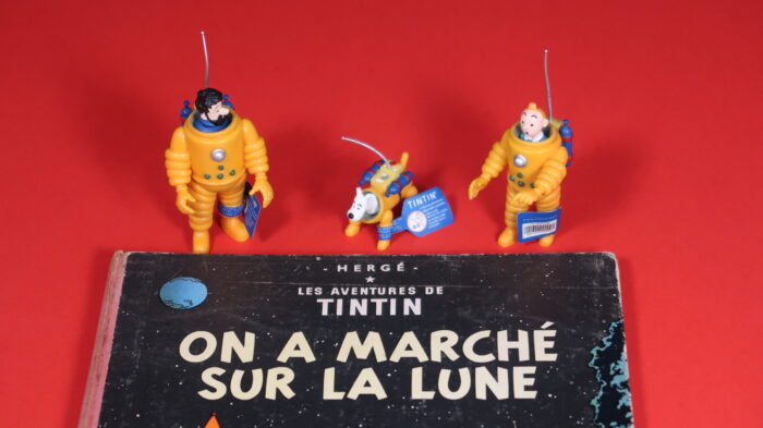 Libro vintage "Les Aventures de Tintin" di Hergé + 3 personaggi - immagine 3